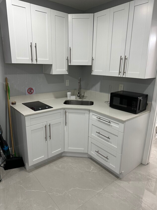 Foto principal - 9333 Chandon Dr