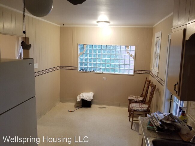 Building Photo - 3 br, 1.5 bath House - 1735 Crestmont Dr