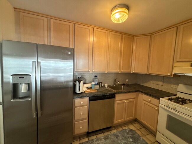 Building Photo - 1450 E 55th Pl