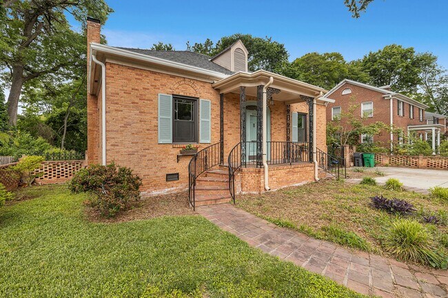 Building Photo - Unique 4 Bedroom Home with Basement in Dil...