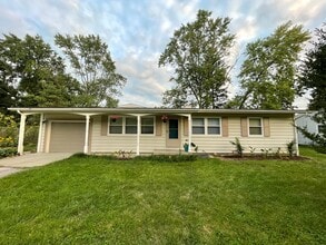 Building Photo - 140 Seneca Ln