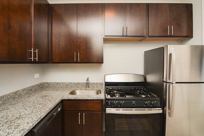 Building Photo - 4408 N Wolcott Ave