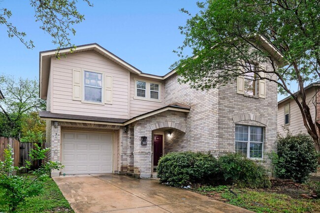 Building Photo - FRESHLY PAINTED  |  OPEN CONCEPT  |  NEAR SCHOOLS & SHOPPING