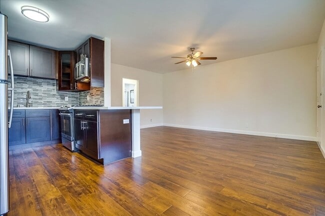 Foto del edificio - 633 W Hyde Park Blvd