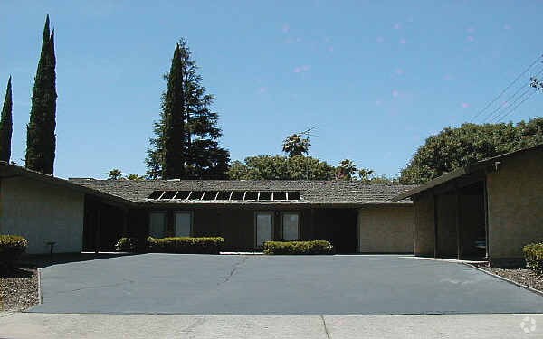 Primary Photo - 2004 Floyd Ave