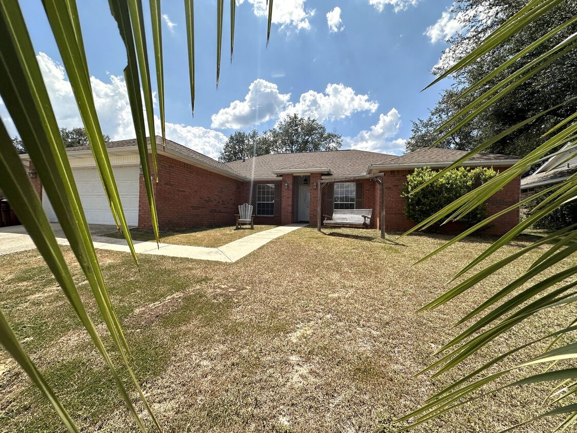 Foto principal - 4 Bedroom Conveniently Located in South Cr...