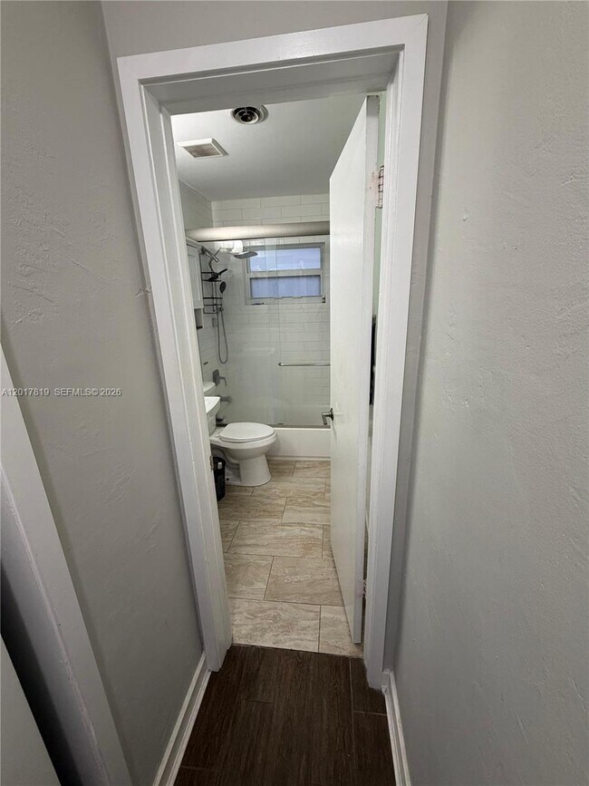 Foto del edificio - 2591 NE 55th Ct