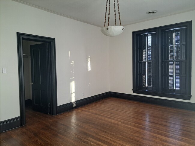 Foto del edificio - 718 W Stephenson St