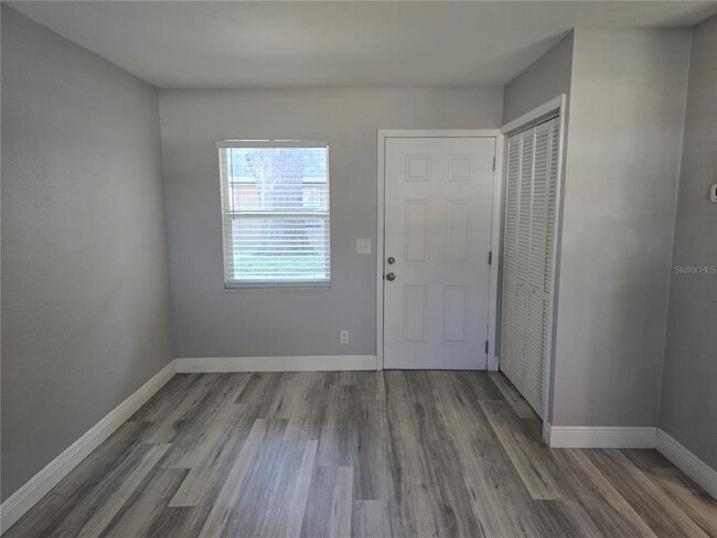 Building Photo - 107 W Clay Ave