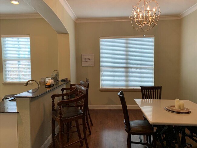 Building Photo - 12 Laurelwood Dr