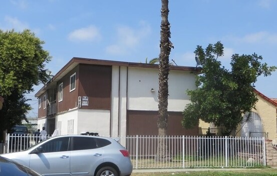 Primary Photo - 815 E 87th Pl
