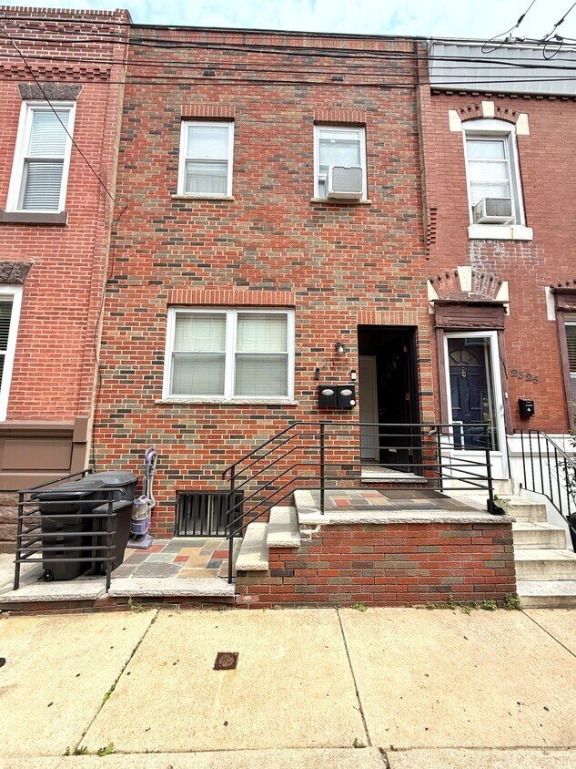 Foto principal - 2323 S Carlisle St