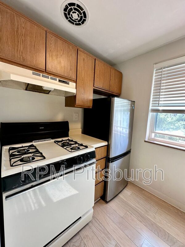 Building Photo - 5237 Fifth Ave