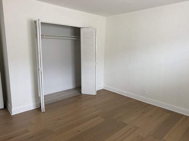 Building Photo - 5741 SW 36th Ct