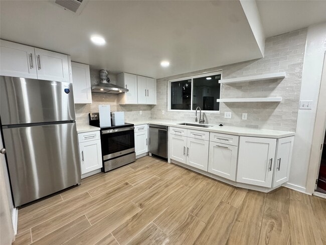 Building Photo - 10002 Knoboak Dr