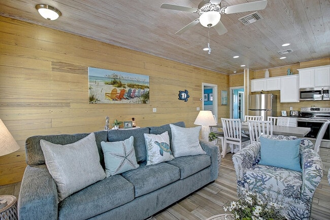 Building Photo - 1617 S Station St