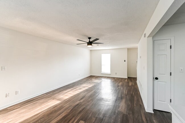 Building Photo - 7159 Creekside Dr