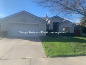 Building Photo - 4717 Edgebrook Ave