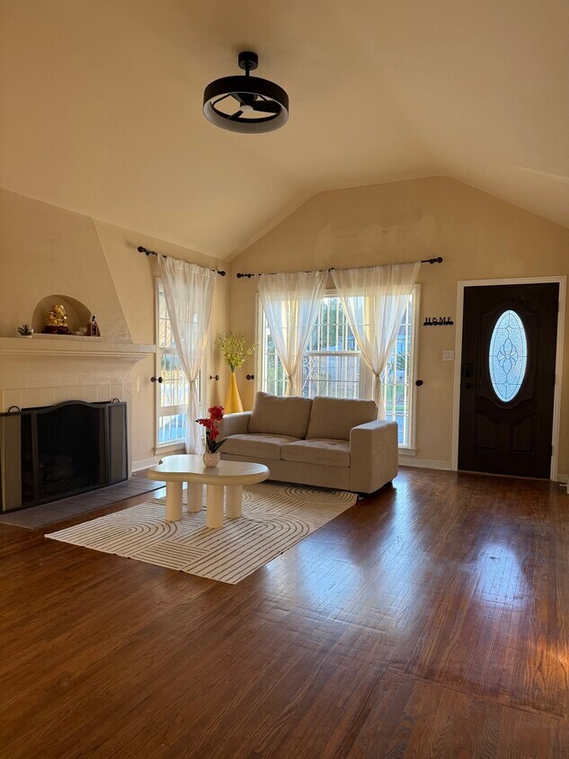 Foto principal - 212 W McLean St