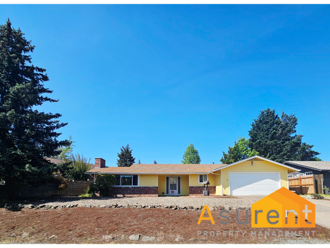Building Photo - Two Bedroom- Two Full Bathroom Home in des...