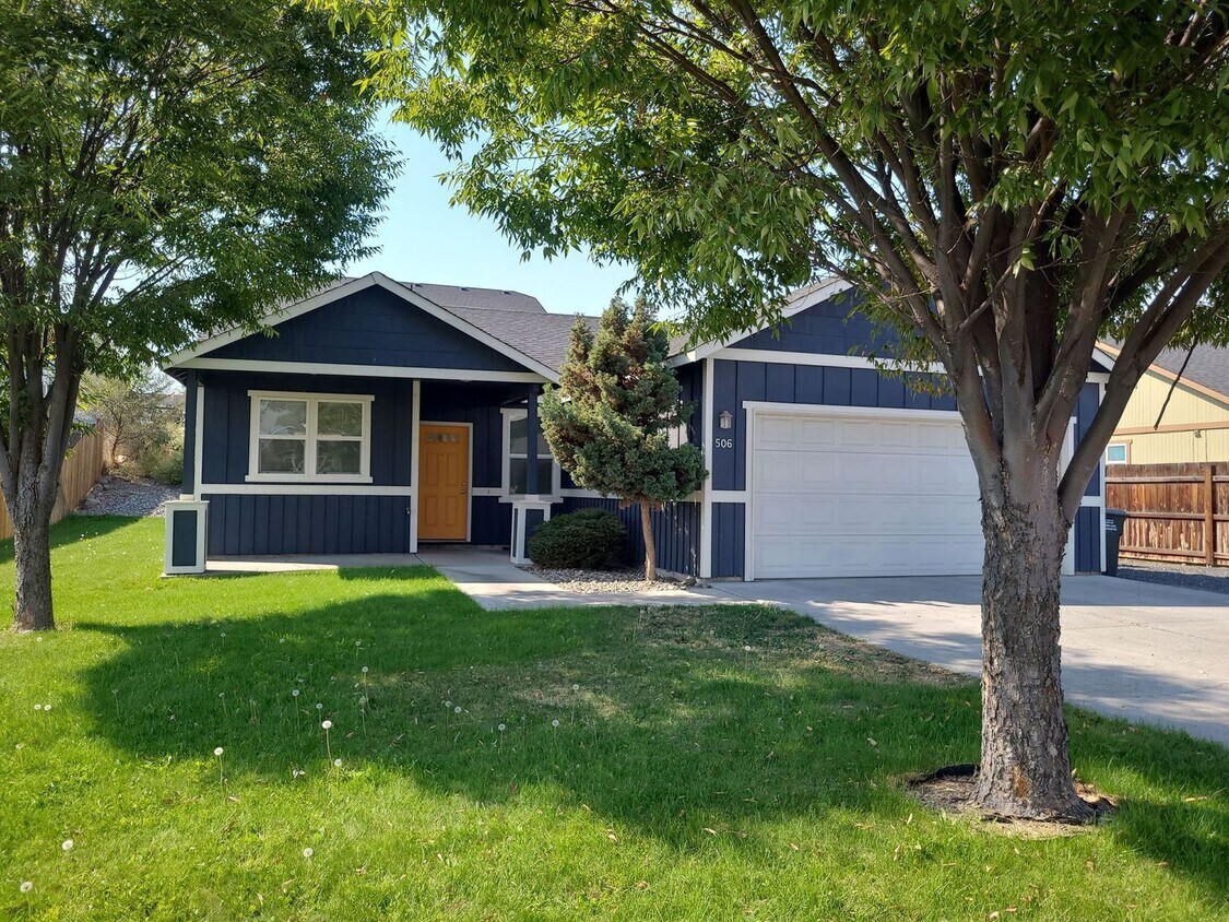 Foto principal - 1/2 OFF NOVMEBER RENT - Sage Vista Home wi...