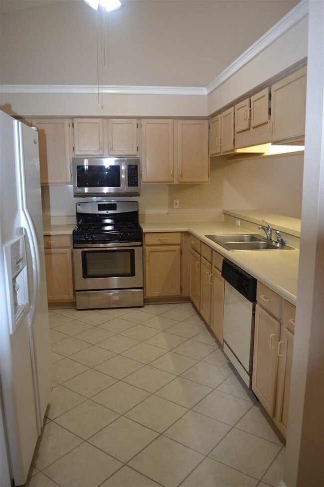 Building Photo - 3593 Killarney Plaza Dr