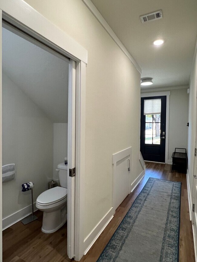 Building Photo - Gorgeous Pensacola Home