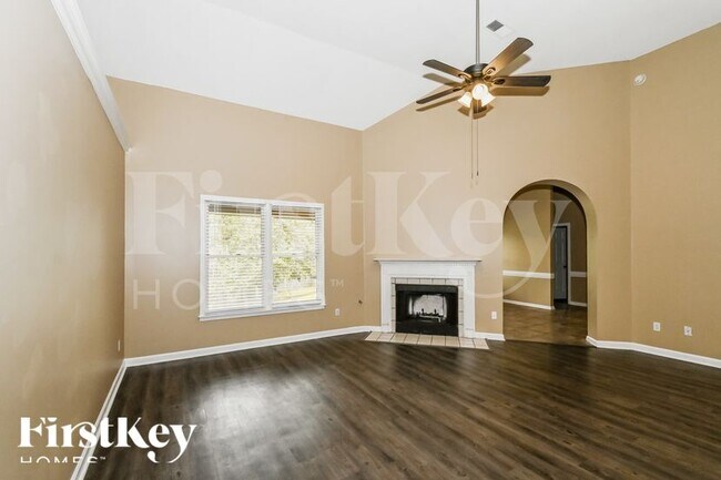 Building Photo - 844 Tropicana Dr E