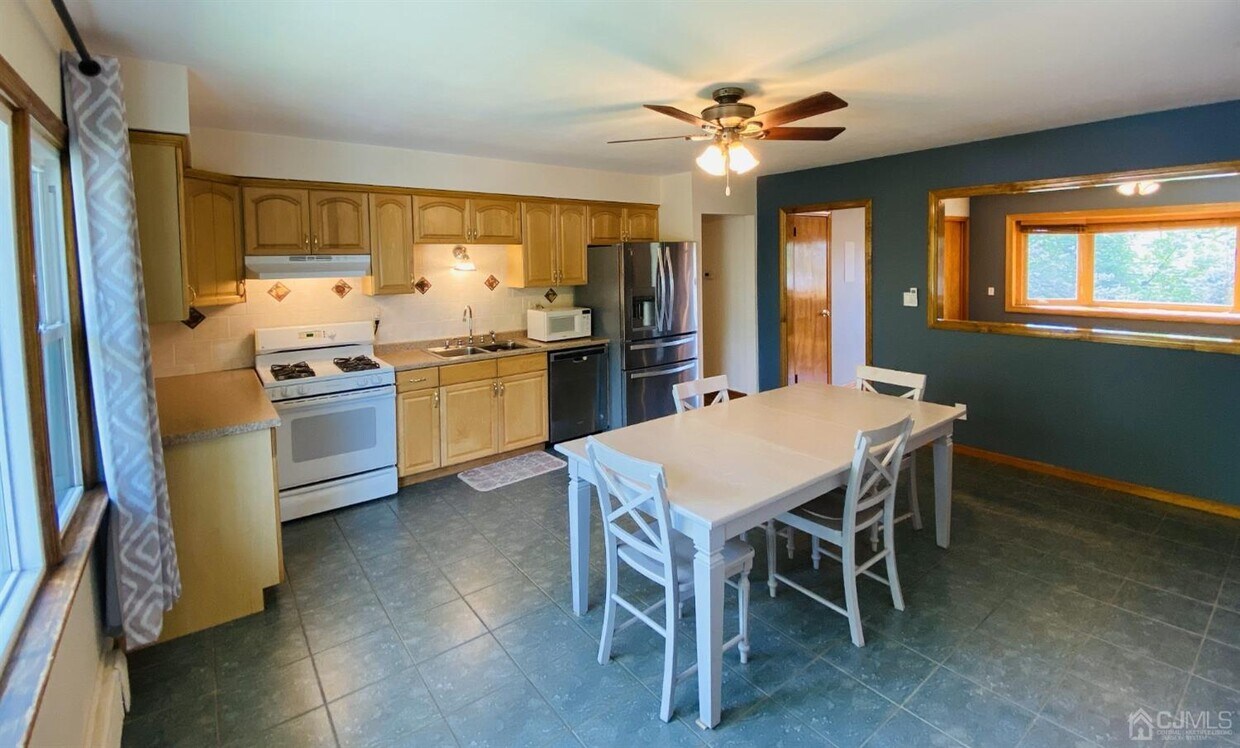 99 Jerome Ave, South Bound Brook, NJ 08880 Room for Rent in South