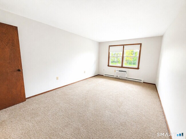 Foto del edificio - 200 Laura Ln