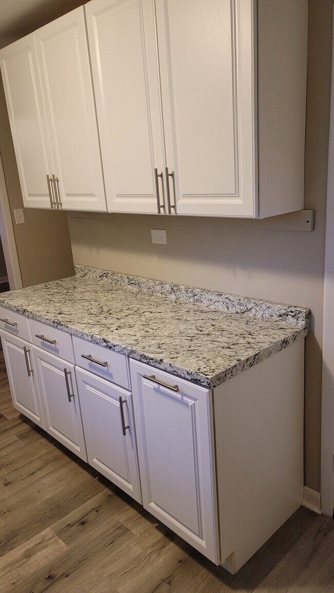 Building Photo - 924 Llano Pl
