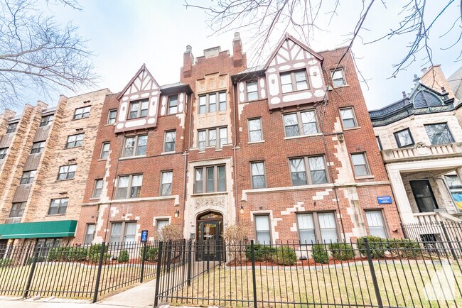 Building Photo - 656 W Wrightwood Ave