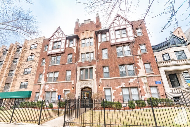 Building Photo - 656 W Wrightwood Ave