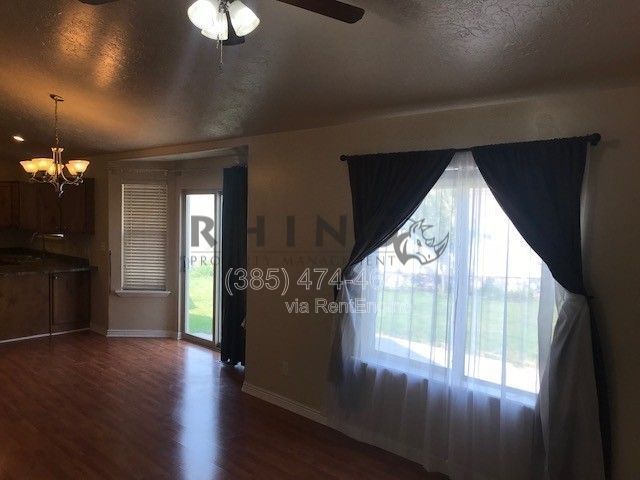 Building Photo - 1919 N Sego Lilly Dr