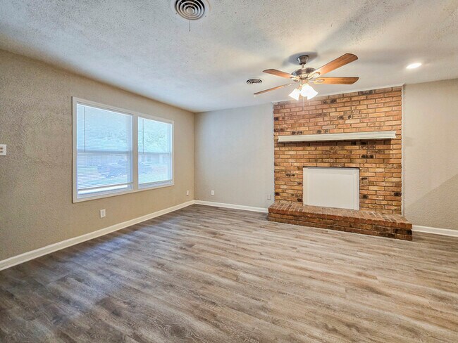 Foto del edificio - 601 Brookfield Dr
