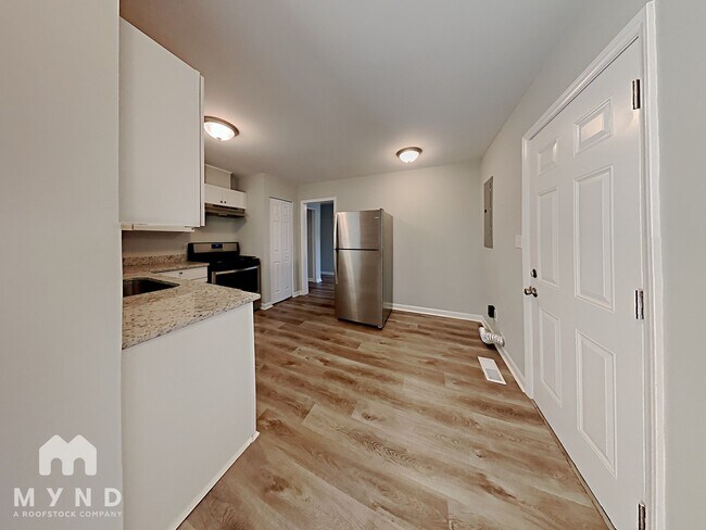 Foto del edificio - 716 Peaceful Glen Rd