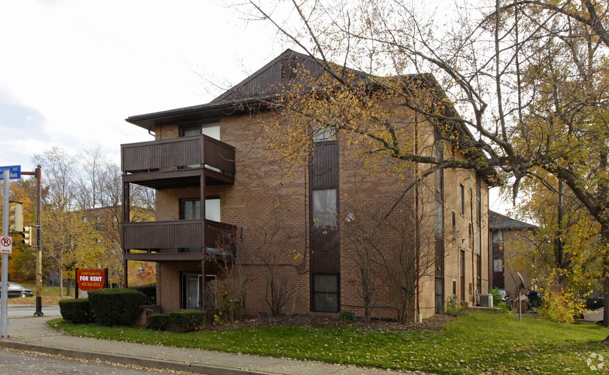 Building Photo - 5712-5824 E Liberty Blvd