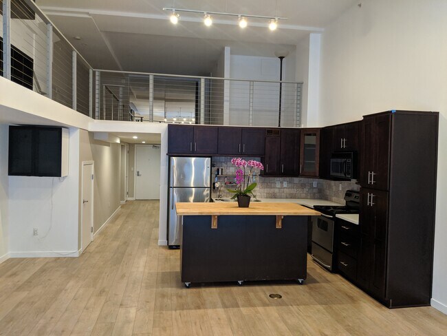 Foto del edificio - 630 W 6th St