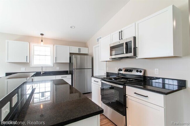 Building Photo - 3 br, 2 bath House - 74630 Fulton Street