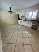 Building Photo - 3204 Buckingham Dr