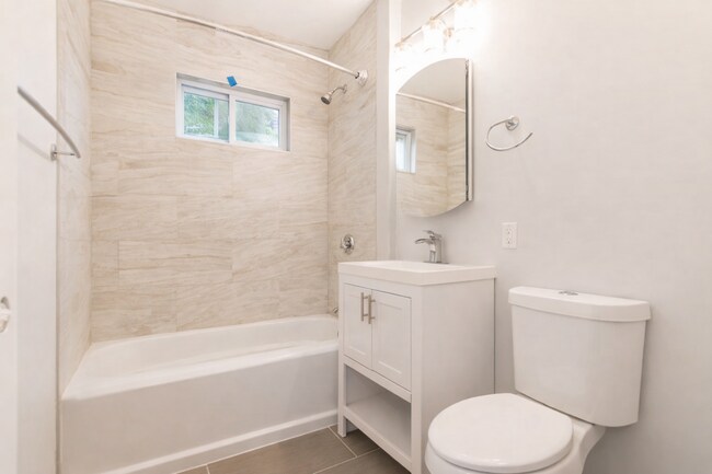 Foto del edificio - 28 Hunnewell Ave