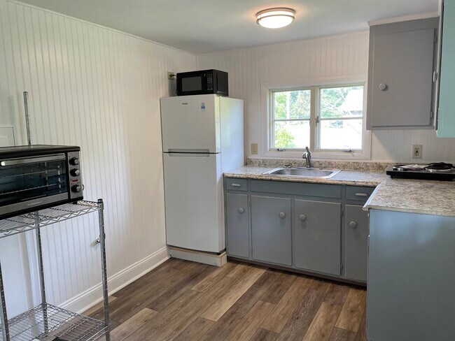 Building Photo - 159 Kendall Ave