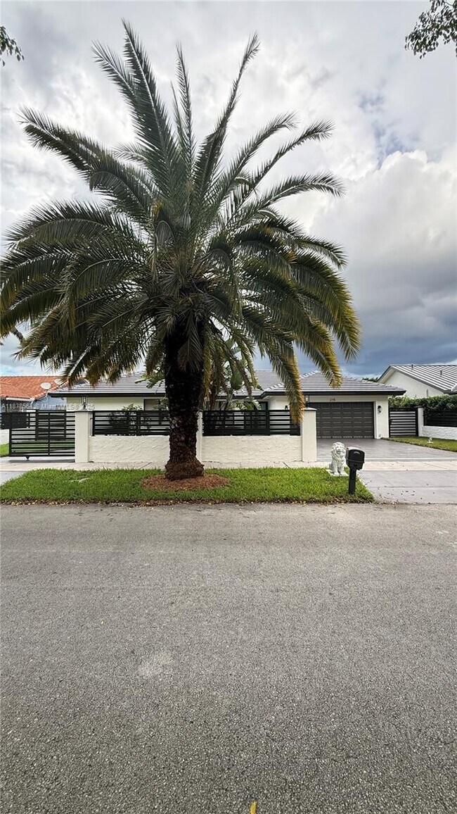 Foto del edificio - 215 NW 136th Ct