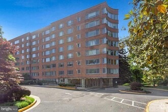 Building Photo - 4200 Cathedral Ave NW