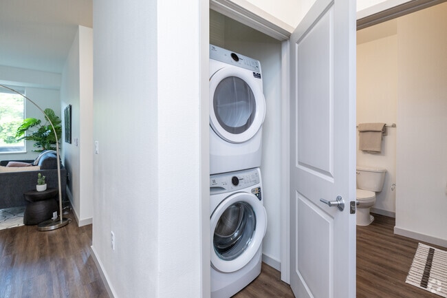 1BR, 1BA - 756SF - Laundry - Fenview Flats