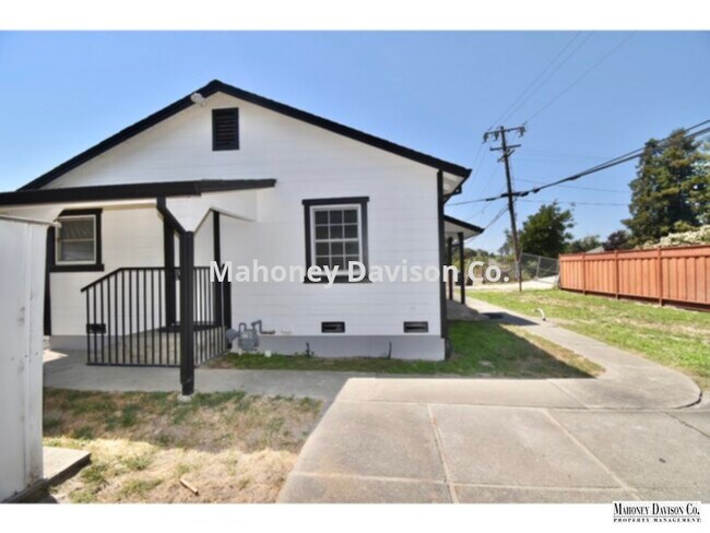 Building Photo - 7086 Gravenstein Hwy