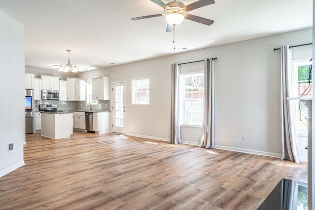 Building Photo - 130 Henley Pl