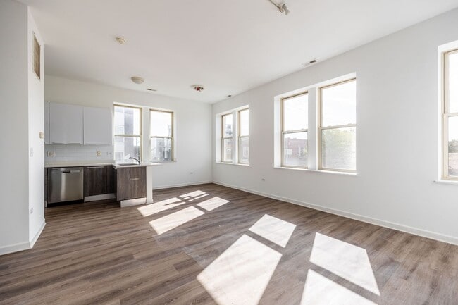 Building Photo - Spacious 2BR/2.5BA Duplex-Up in Humboldt Park with In-Unit Laundry!