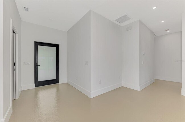 Foto del edificio - 2144 Webber St