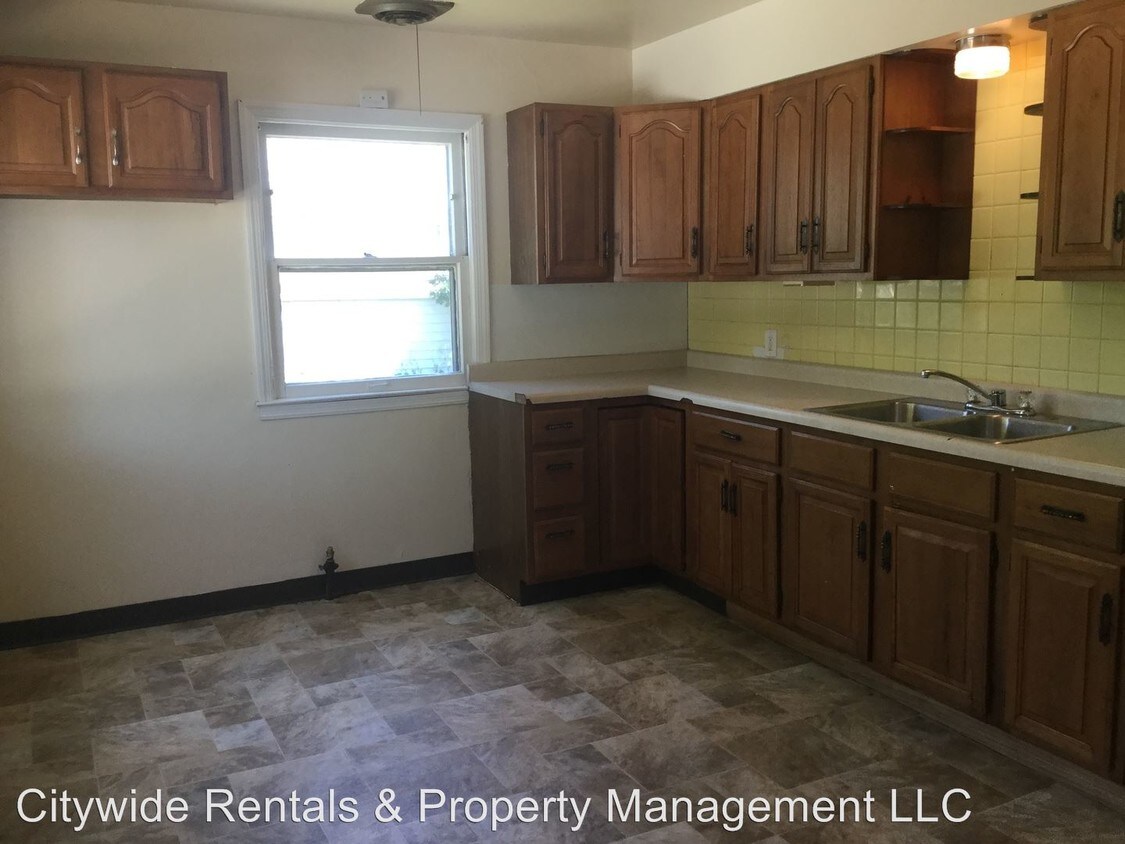 Foto principal - 3 br, 1 bath House - 3878 N 60th St